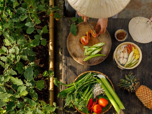 Efficiënte bijkeuken inrichting voor zomerbarbecues en tuinfeestjes