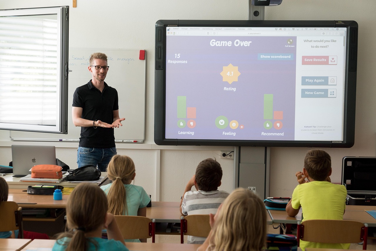 Hydratatiegesprek verlicht door technologische waterfles.