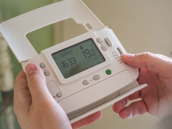 Zomerse energie besparen: micro-weersystemen voor thuis