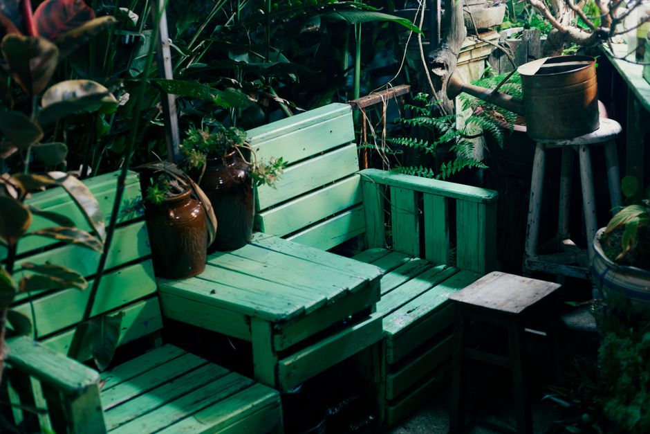 Herfstthema upcycling in gezellige woonkamer.